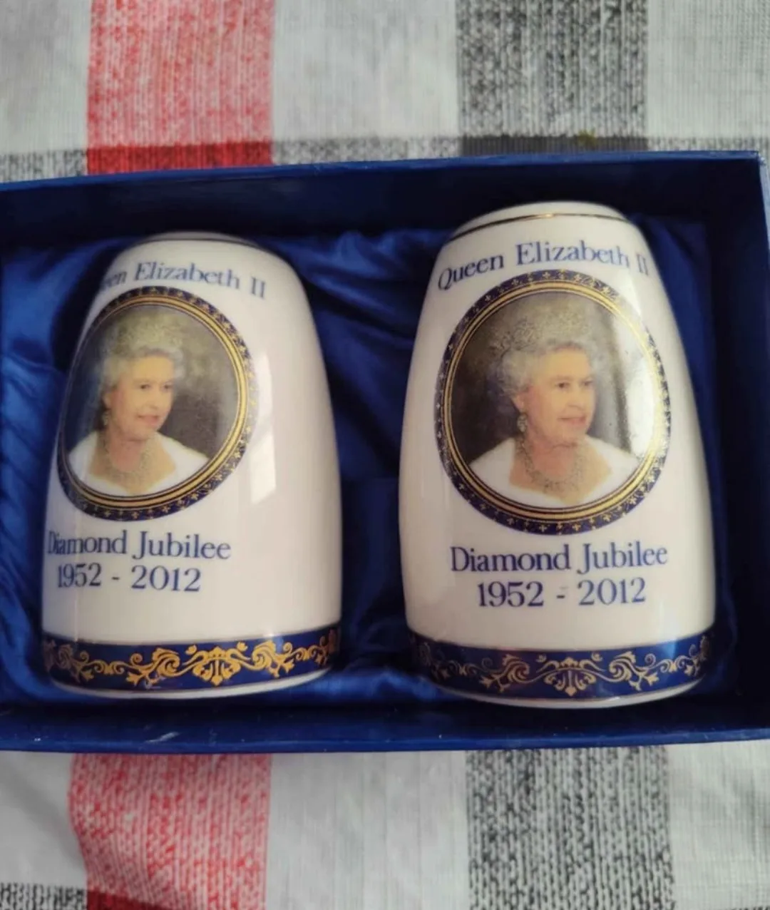 Royal Collection Queen Elizabeth Salt & Pepper Shakers thumbnail