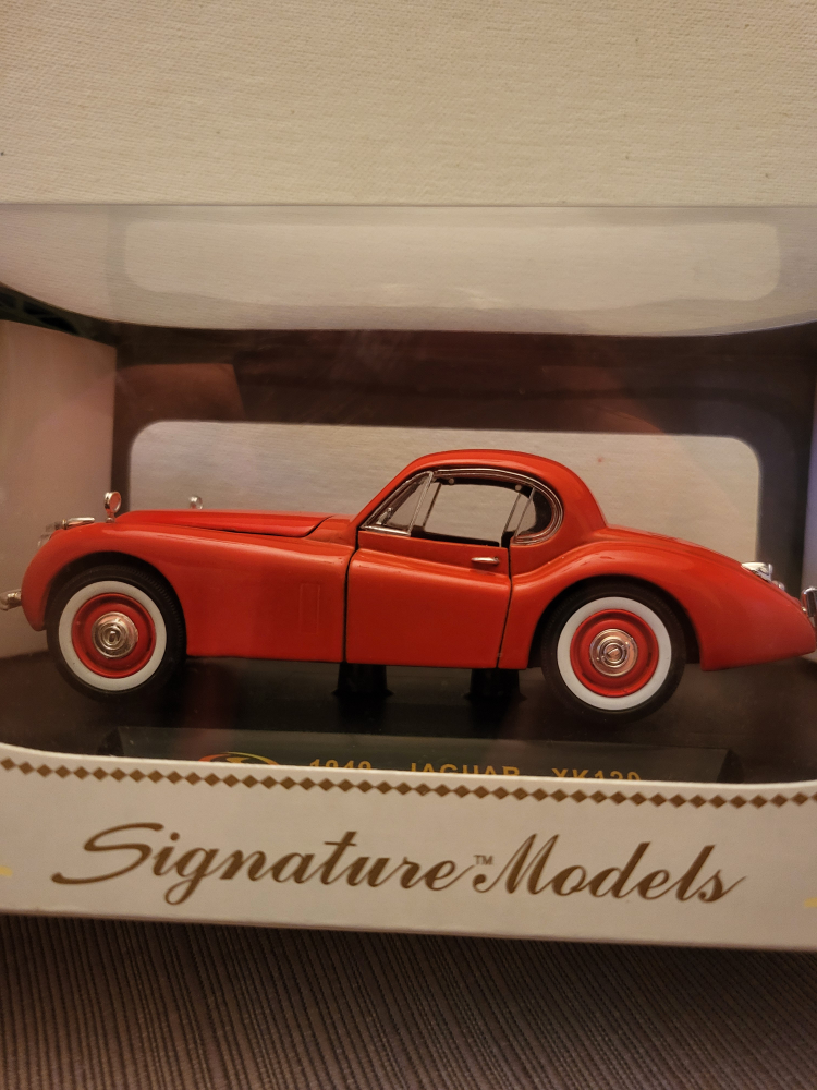 1949 Jaguar XK120 Signature Models Diecast Car - photo 2