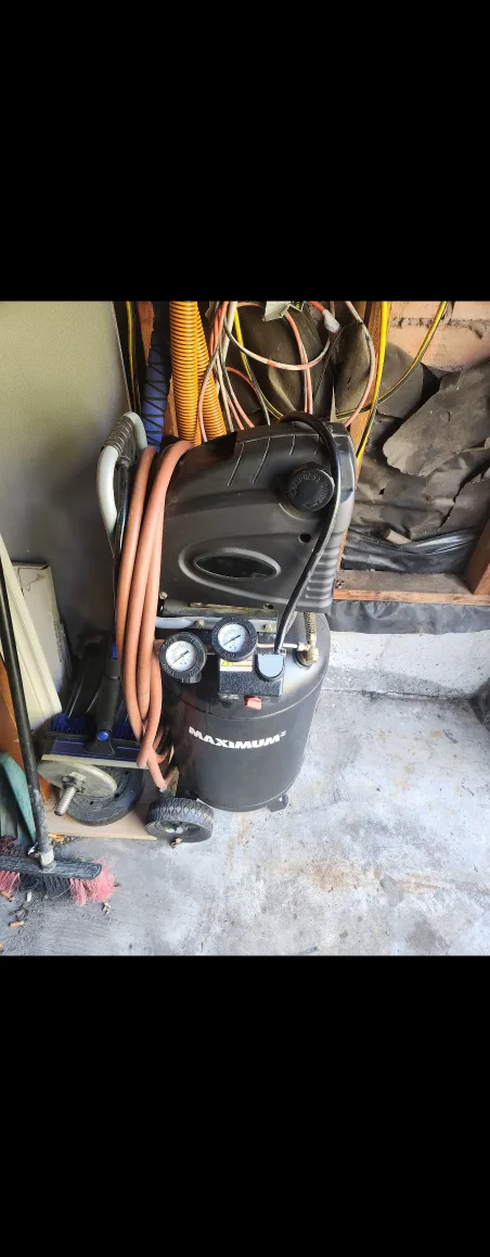 Maximum 15 Gallon Workshop Air Compressor image indicator(2)