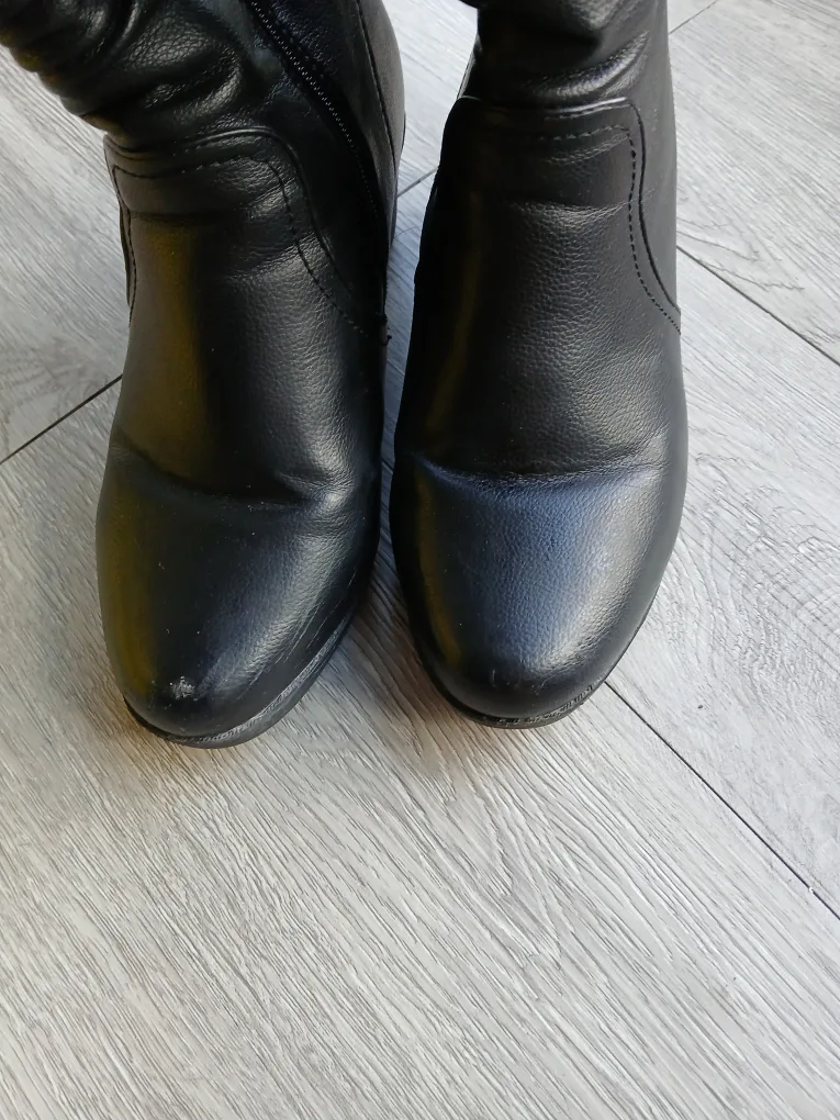 Canada Comfort beautiful black knee high warm boots, size 8 image indicator(9)