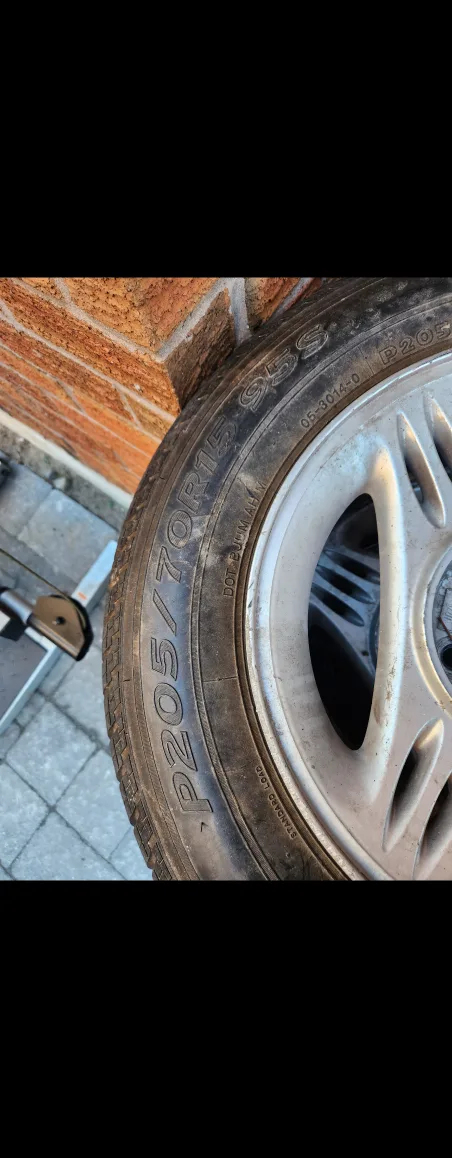 Set of 4 Tires P205/70R15 on Rims image indicator(5)