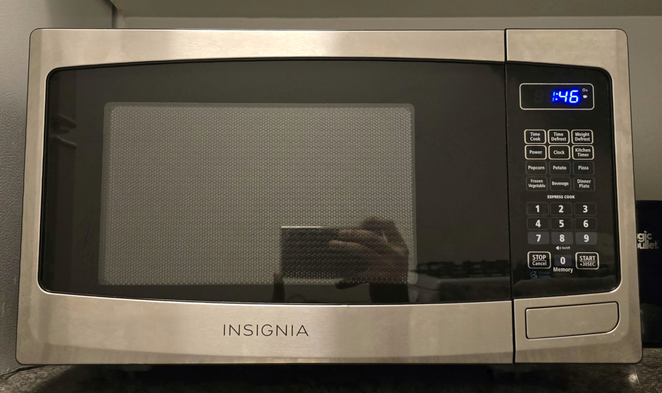 Insignia - 0.9 Cu. Ft. Compact Microwave - Stainless Steel