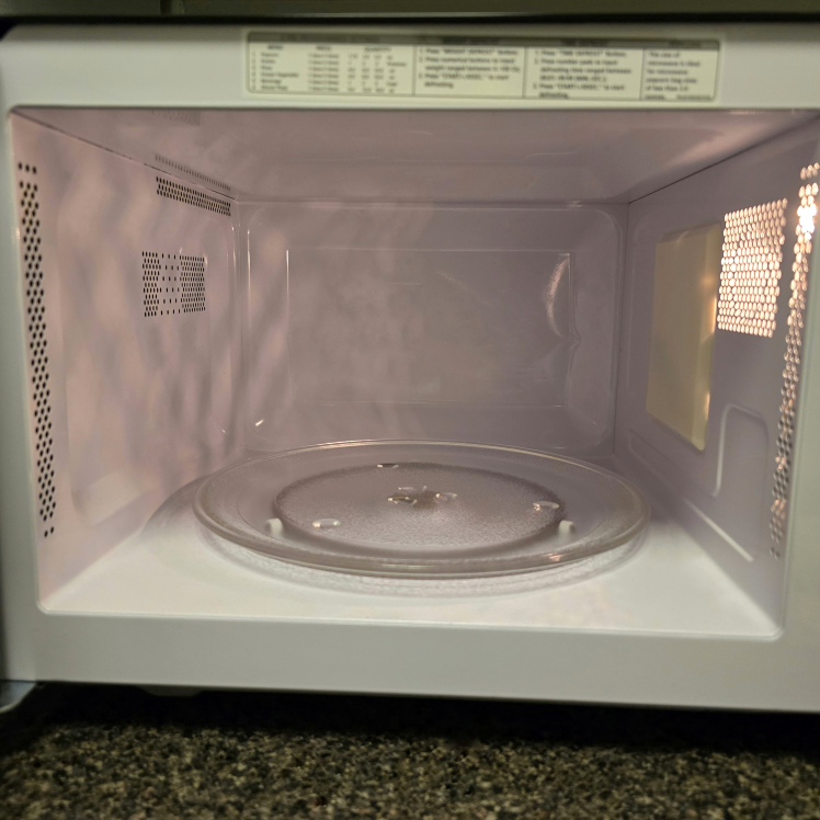 Insignia - 0.9 Cu. Ft. Compact Microwave - Stainless Steel - photo 2