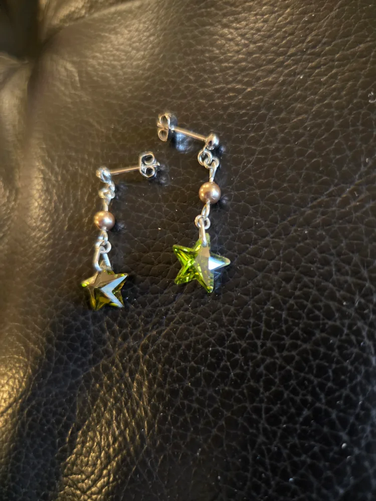 Star Dangle Earrings - Green Stone image indicator(3)