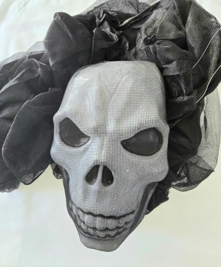 Hanging Skull Halloween Decoration - Spooky Fun! thumbnail