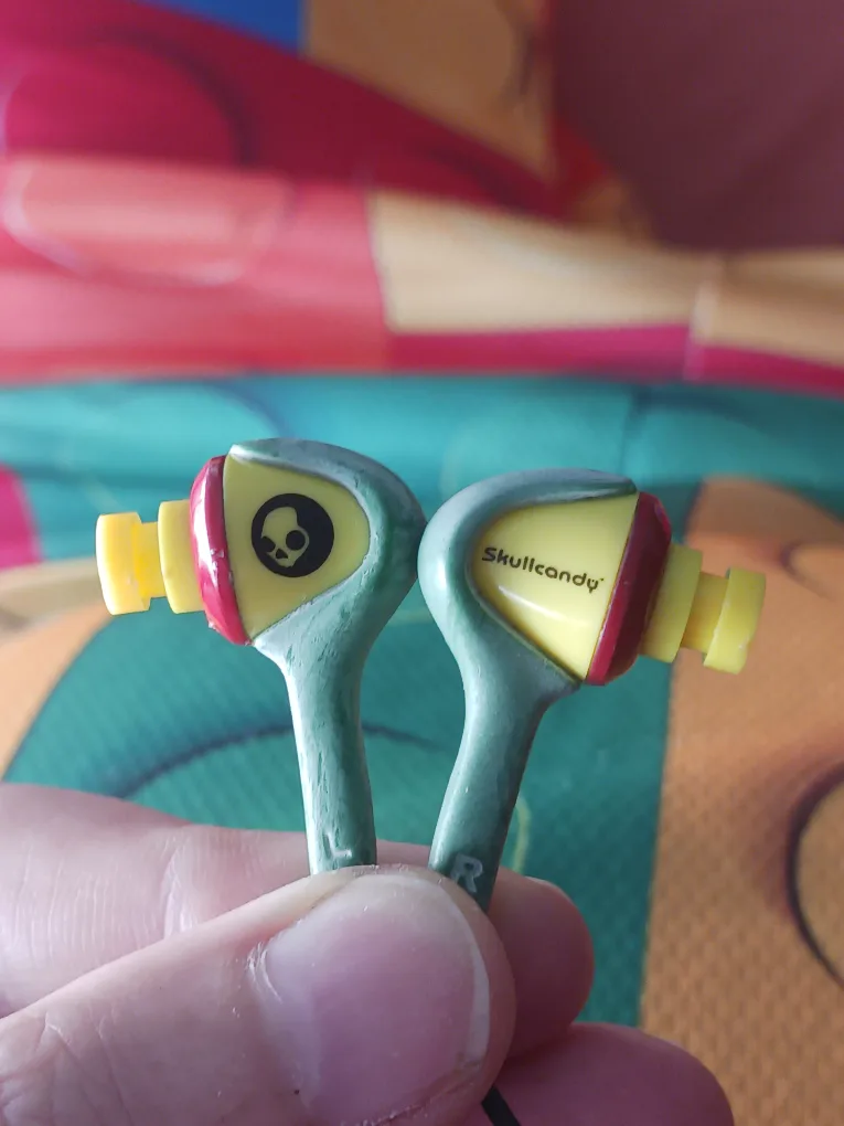 Skullcandy Earbuds with Case thumbnail