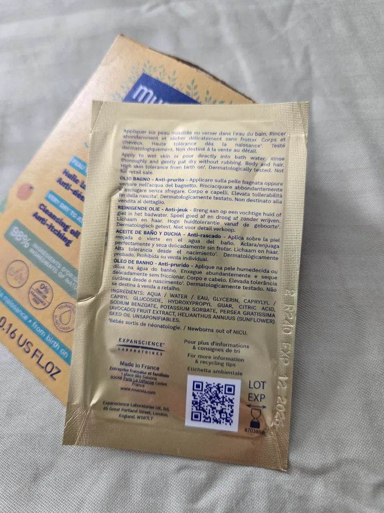 Mustela Stelatopia Cleansing Oil Sample image indicator(2)