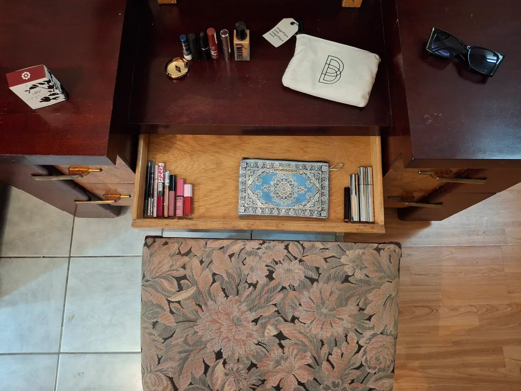 PENDING. Vintage Art Deco Vanity/Dresser with Chair image indicator(4)