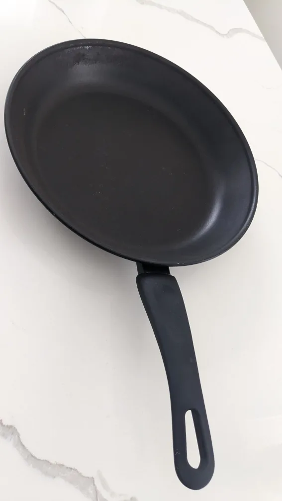 Used frying pan thumbnail