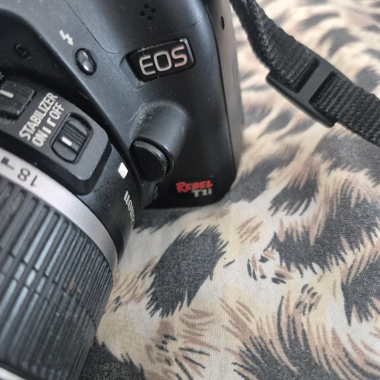 Canon EOS Rebel T1i DSLR Camera thumbnail