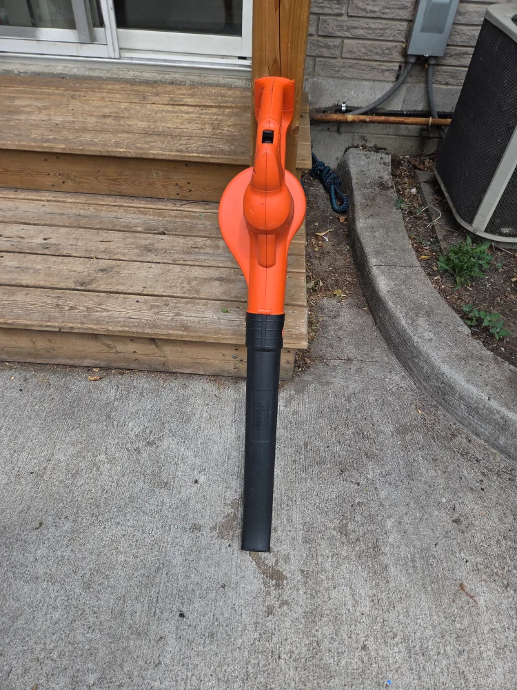 Black+Decker BV3100 12-Amp Electric Leaf Blower thumbnail