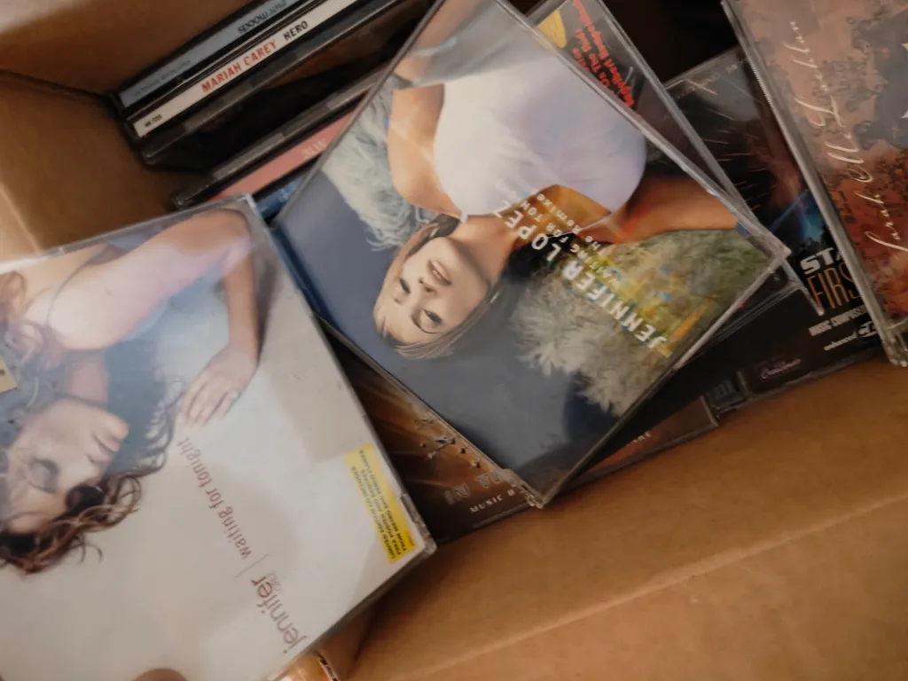 45 Box of Assorted Music CDs image indicator(3)