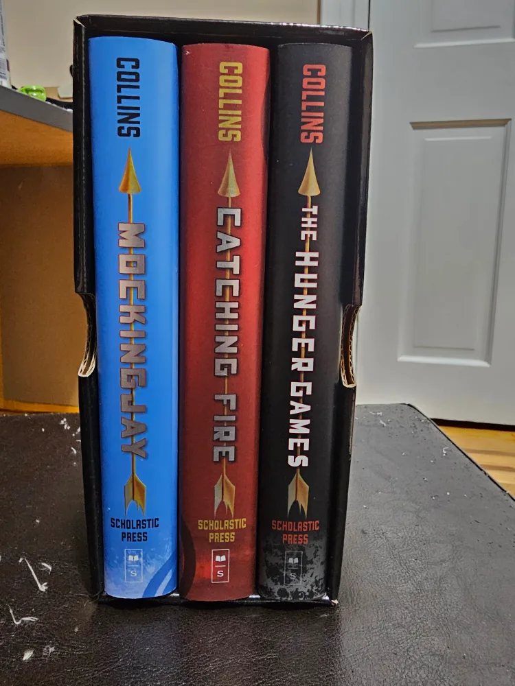 The Hunger Games Trilogy Box Set by Suzanne Collins image indicator(4)