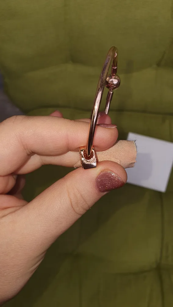 Pandora Rose Gold Bangle with Heart Charm image indicator(6)