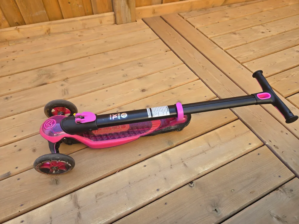 Globber Scooter - Pink & Black image indicator(2)