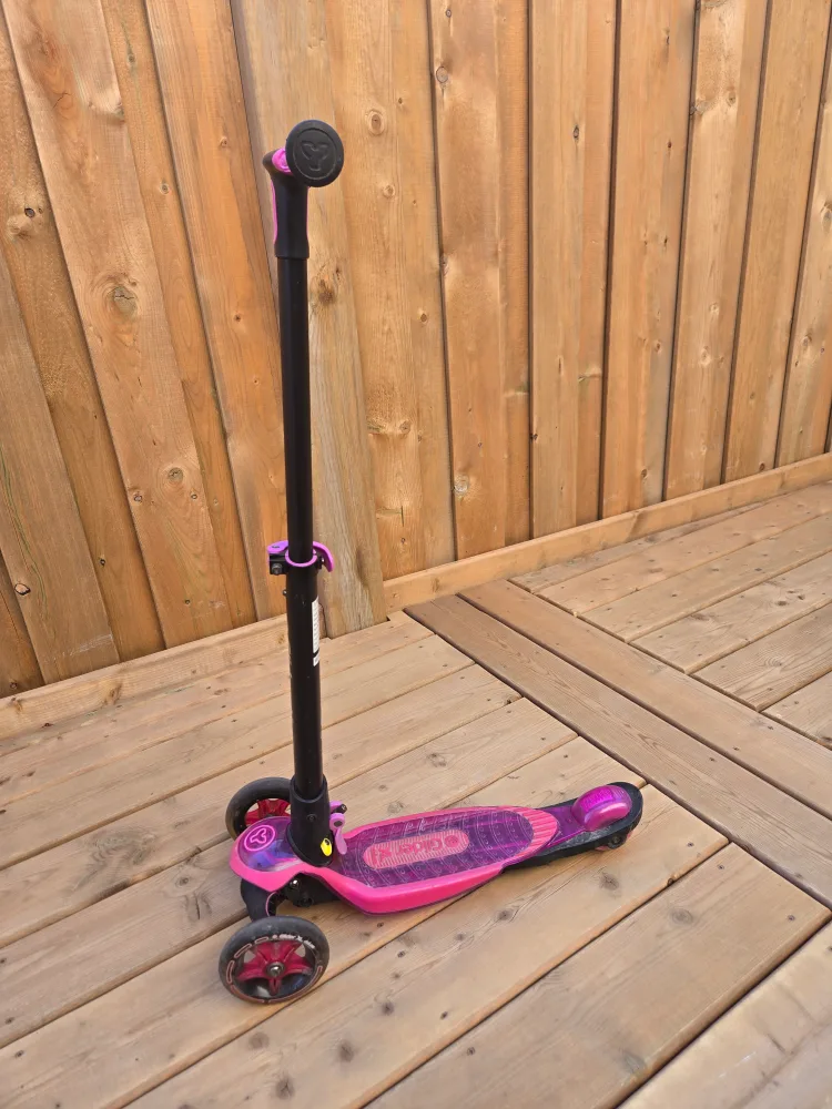 Globber Scooter - Pink & Black image indicator(3)