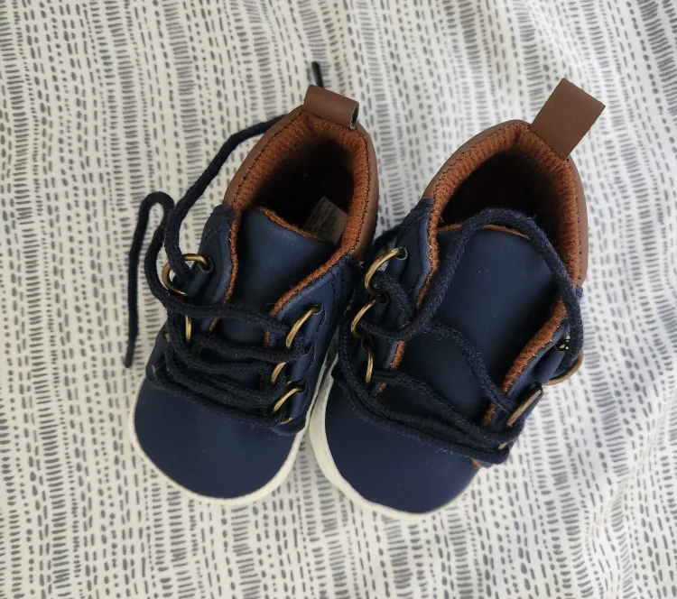 3 Pairs of Baby Shoes (size 3-6 months) image indicator(2)