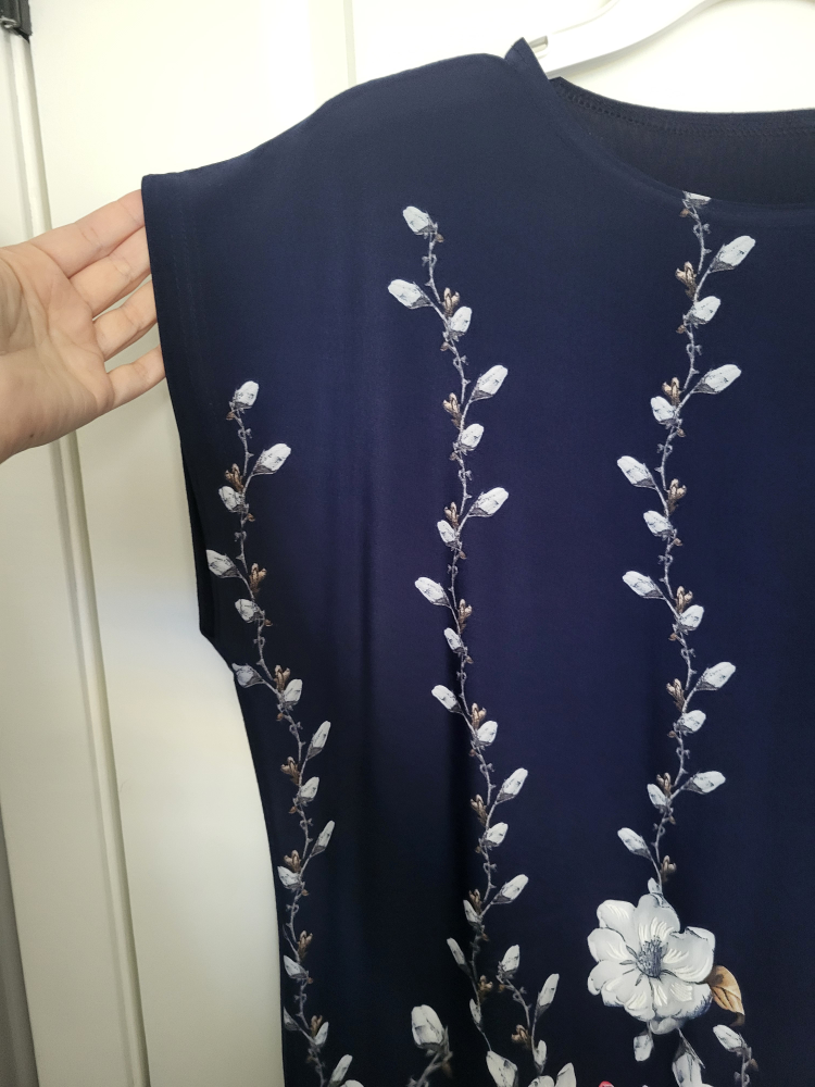 Sleeveless blouse size XL - photo 2