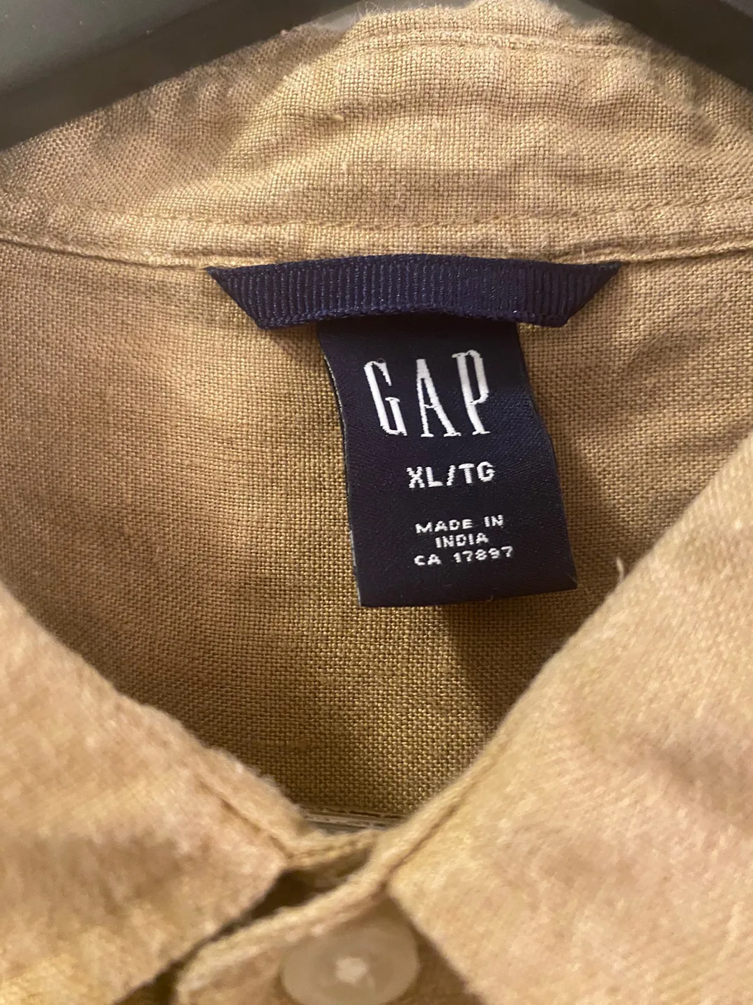 GAP Button-Up Shirt - XL image indicator(2)