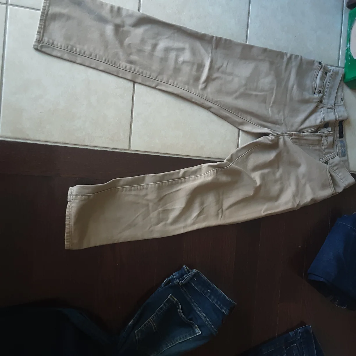 Aeropostale Skinny Khaki Pants - Size 30/30 thumbnail