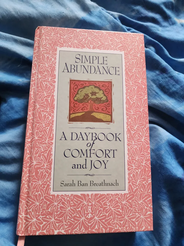 Simple Abundance: A Daybook of Comfort and Joy thumbnail