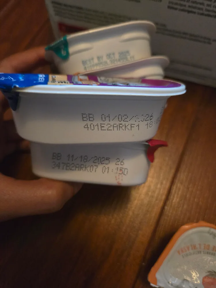 Wet Cat Food Bundle w/BNIB Fancy Feast Petites Variety Pack image indicator(8)