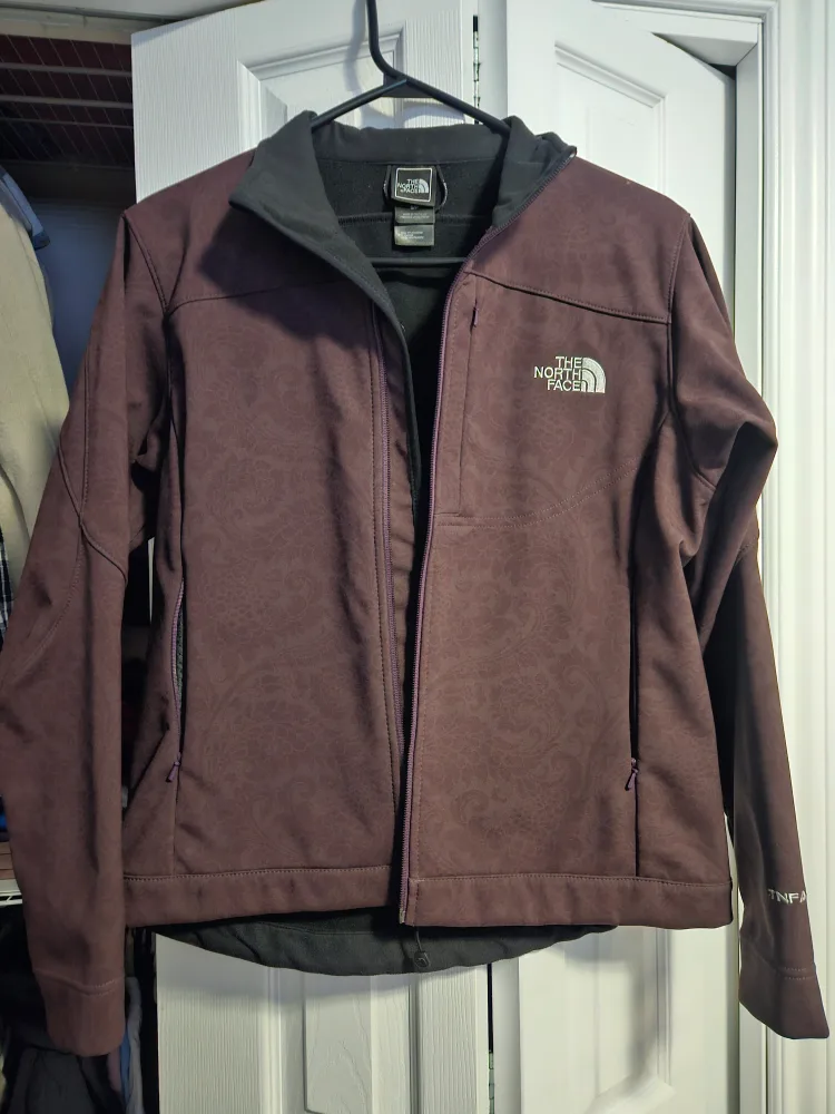 The North Face Women's Softshell Jacket - Size S image indicator(2)