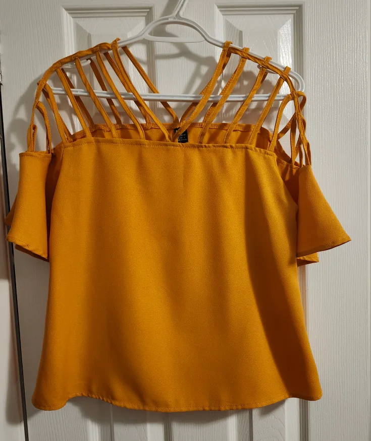 NEW Shein Strappy Yellow Top - Size S image indicator(6)