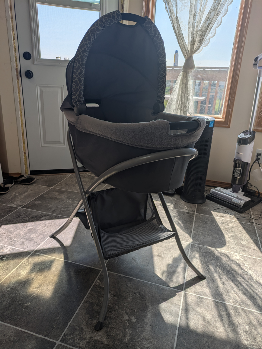 Bassinet - Great Condition