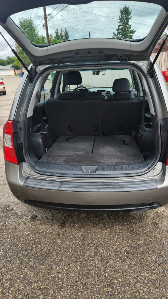Kia Rondo Wagon - Great Condition! image indicator(7)