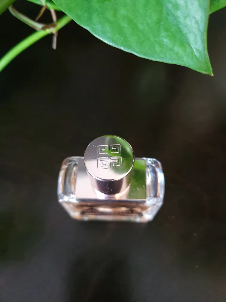 Givenchy Irresistible Perfume image indicator(2)