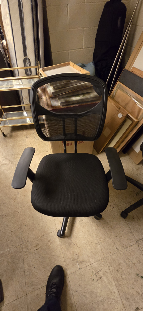Black Mesh Office Chair - photo 2