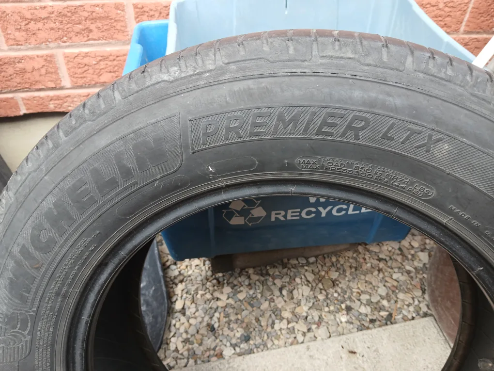 Michelin Premier LTX 255/55R18 Tire image indicator(2)