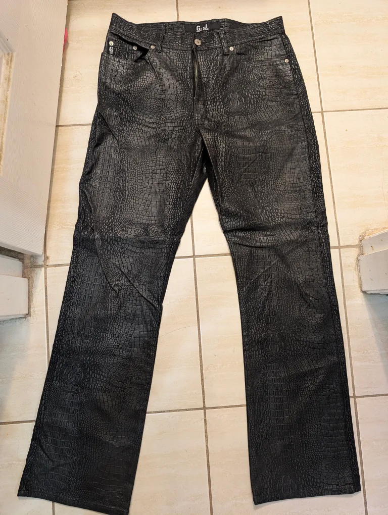 Guess Jeans Black Alligator Print image indicator(4)