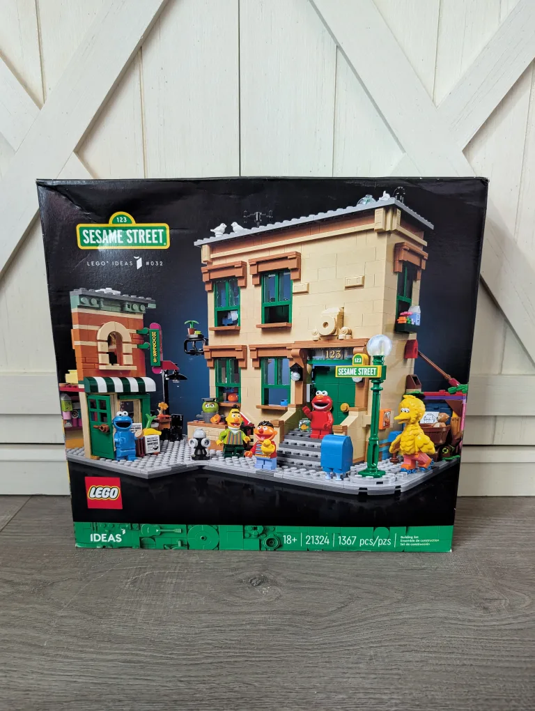 Lego Ideas - Sesame Street - Brand New Sealed (21324) thumbnail