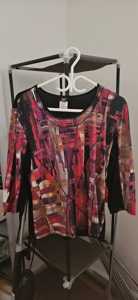 Women's Top - Size M - Red and Black image indicator(2)