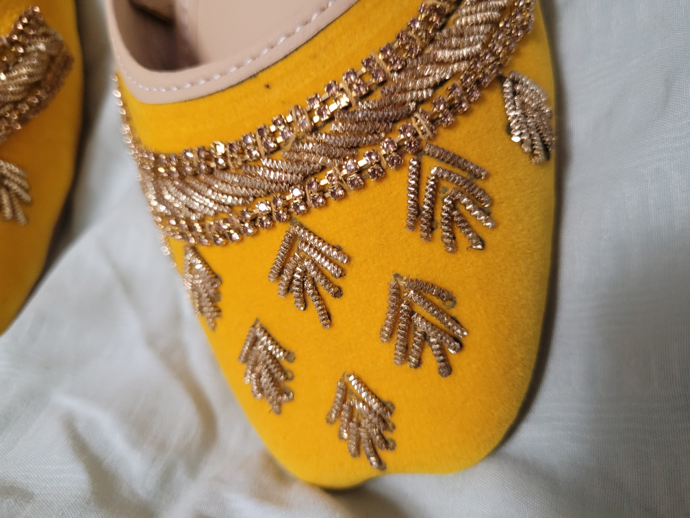 Yellow Embroidered Jutti Size 10 - photo 3