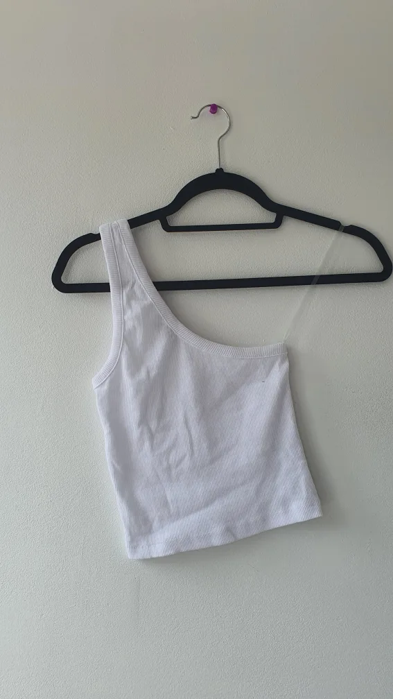 White Crop Tops image indicator(4)