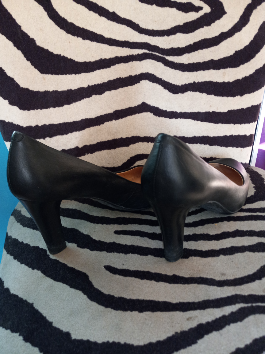 Geox Black Leather Heels - Size 8 - photo 3