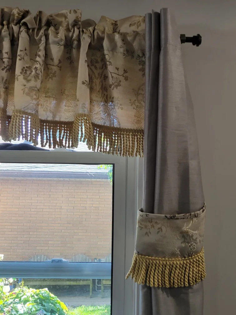 Valance and Tie Backs ($5 for all) image indicator(3)