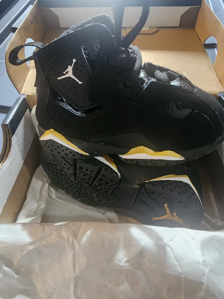 Jordan true flight thumbnail