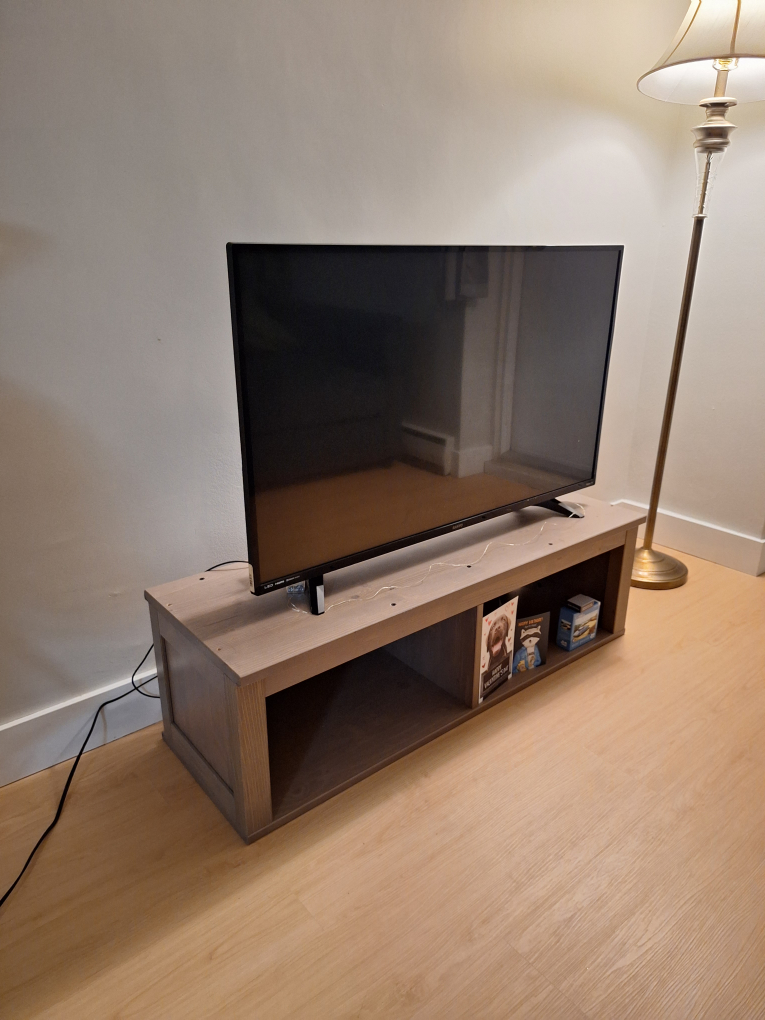 43" Smart Roku TV - photo 3