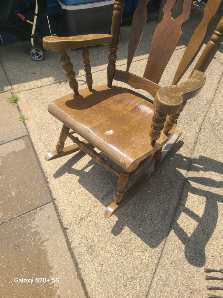 Wooden Rocking Chair - photo 2