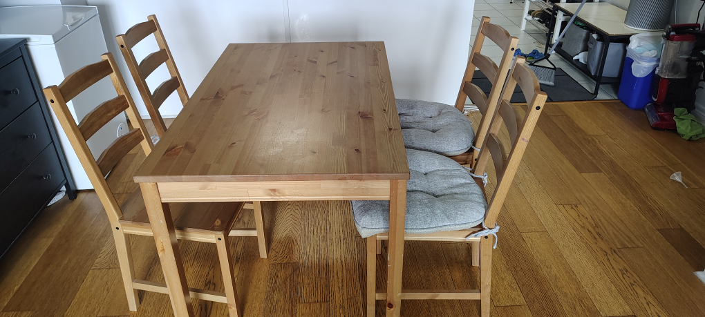 Dining Table(4 seater) with chairs and cushions - photo 4