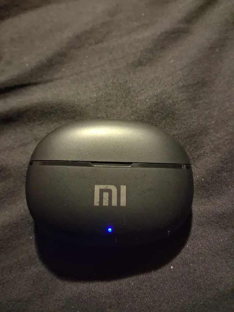 2 sets of earbuds thumbnail