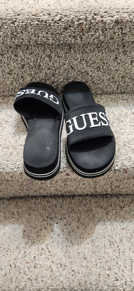 Guess Black Slides image indicator(3)