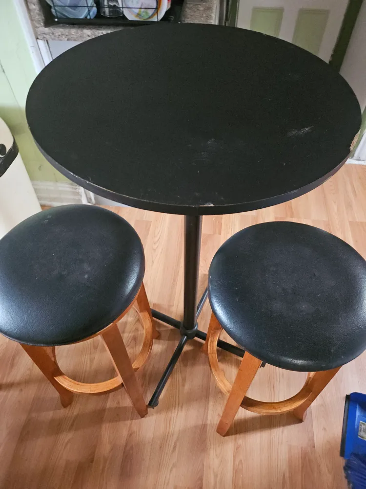 Pub Table with 2 Bar Stools image indicator(2)