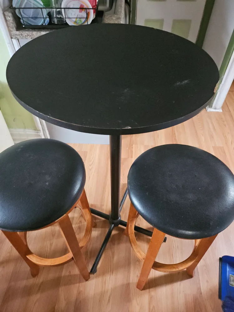 Pub Table with 2 Bar Stools image indicator(3)