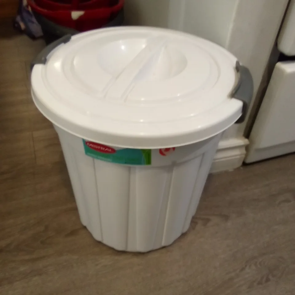 garbage can with sealable lid thumbnail