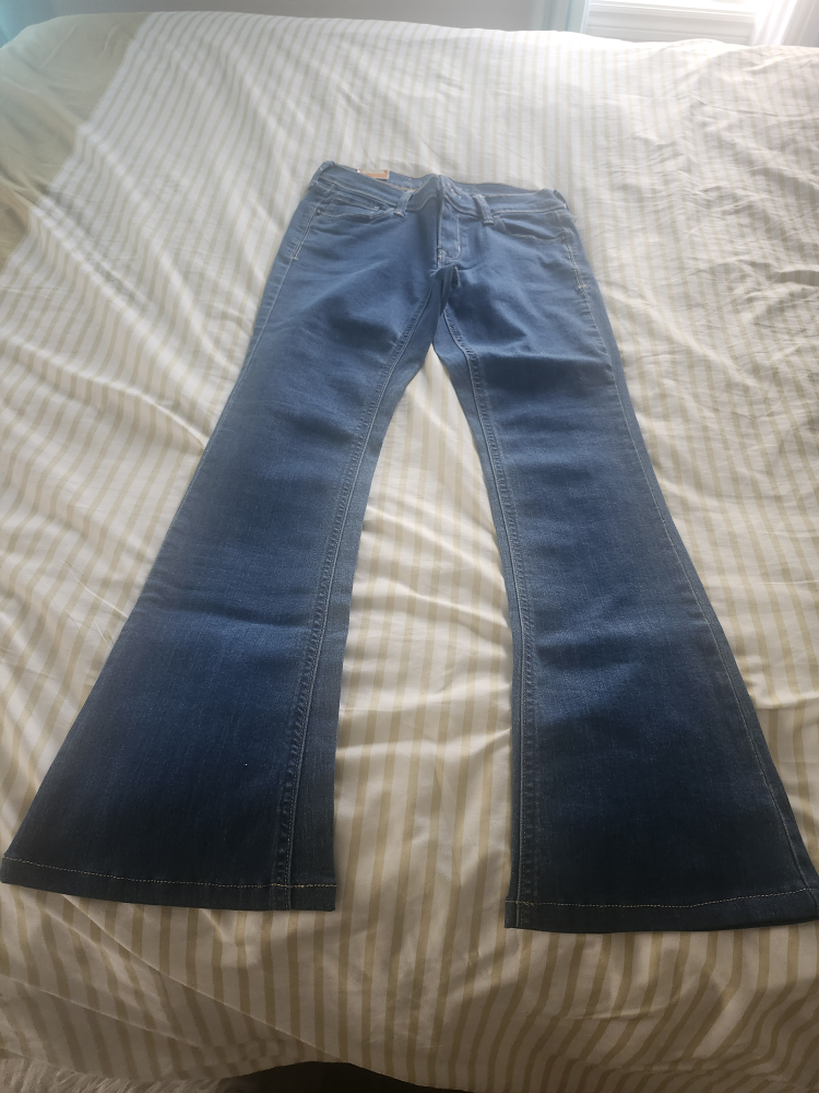 Old Navy Rockstar Boot-Cut Jeans - Size 8